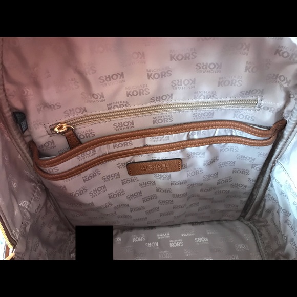 Michael Kors MK Signature Large Backpack Abbey NWT - Picture 7 of 8